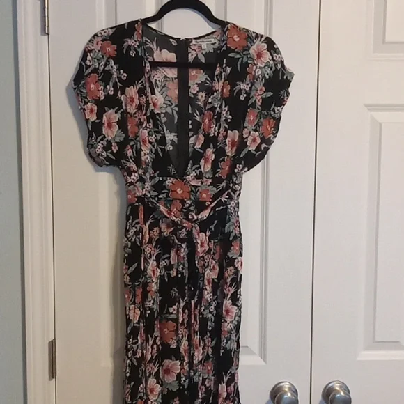 Charlotte Russe Floral Maxi Dress with Black and Pink Accents - Picture 3 of 9